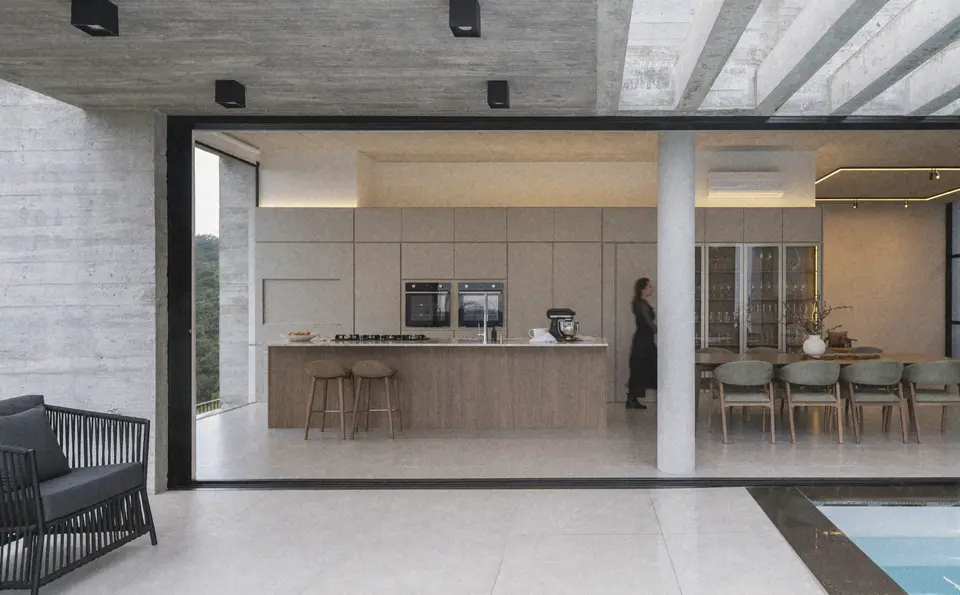 The house, one house in the hills, on the Quist site